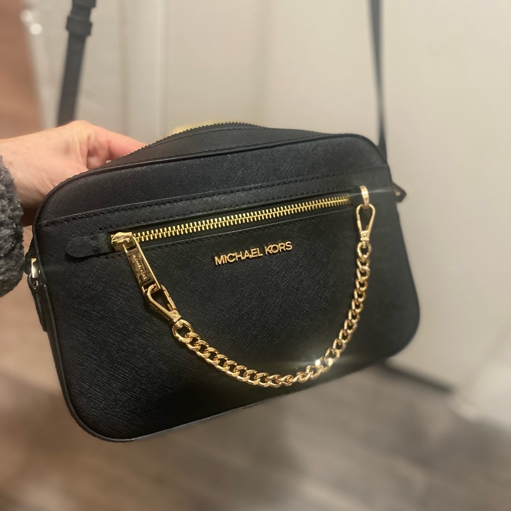 ***Authentic Michael Kors Crossbody***